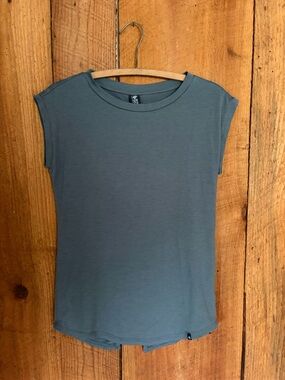 Mountain Hardwear Slate Blue Cap Sleeve Tank Top